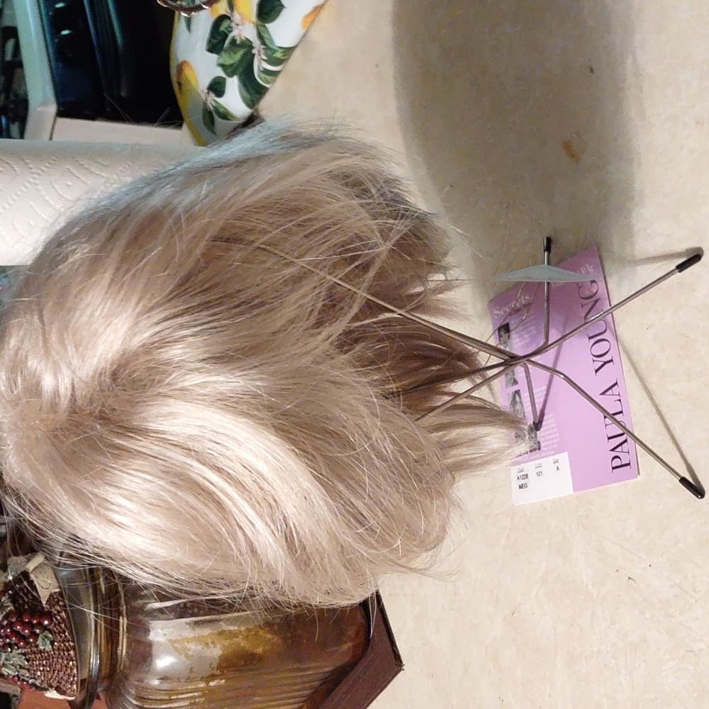 Wig - Picture 3 of 4
